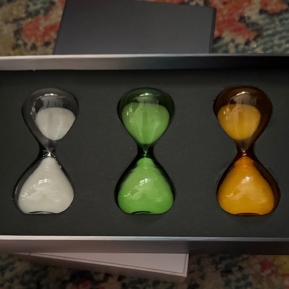 Gucci Gold Logo Gradient Box with timers - Picture 2 of 2